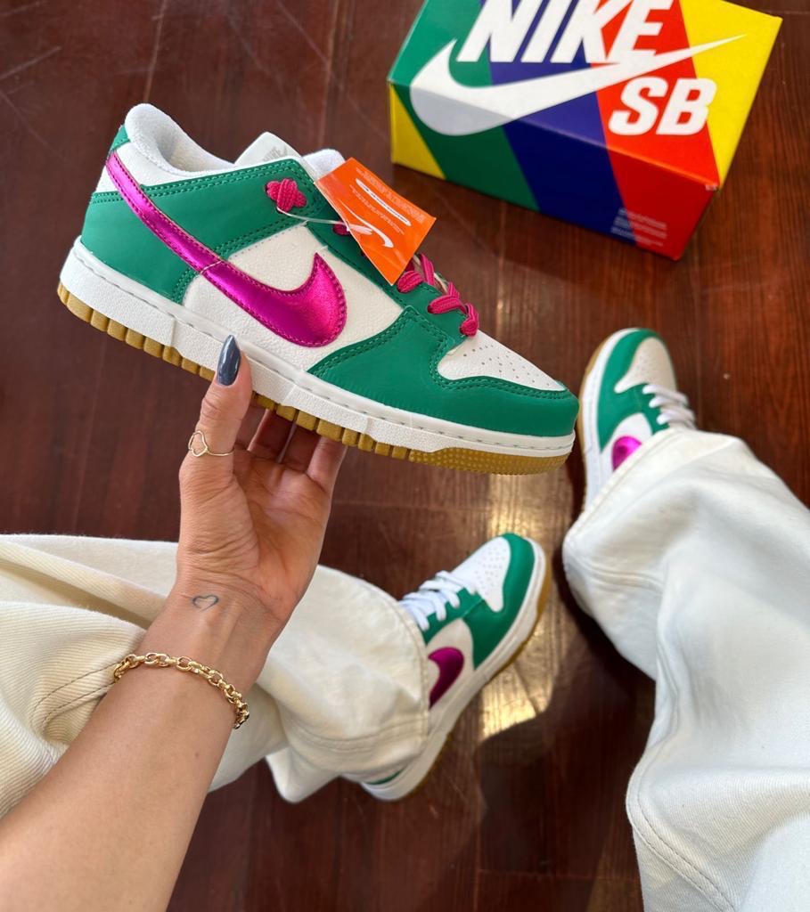 Tênis Nike Dunk Low
