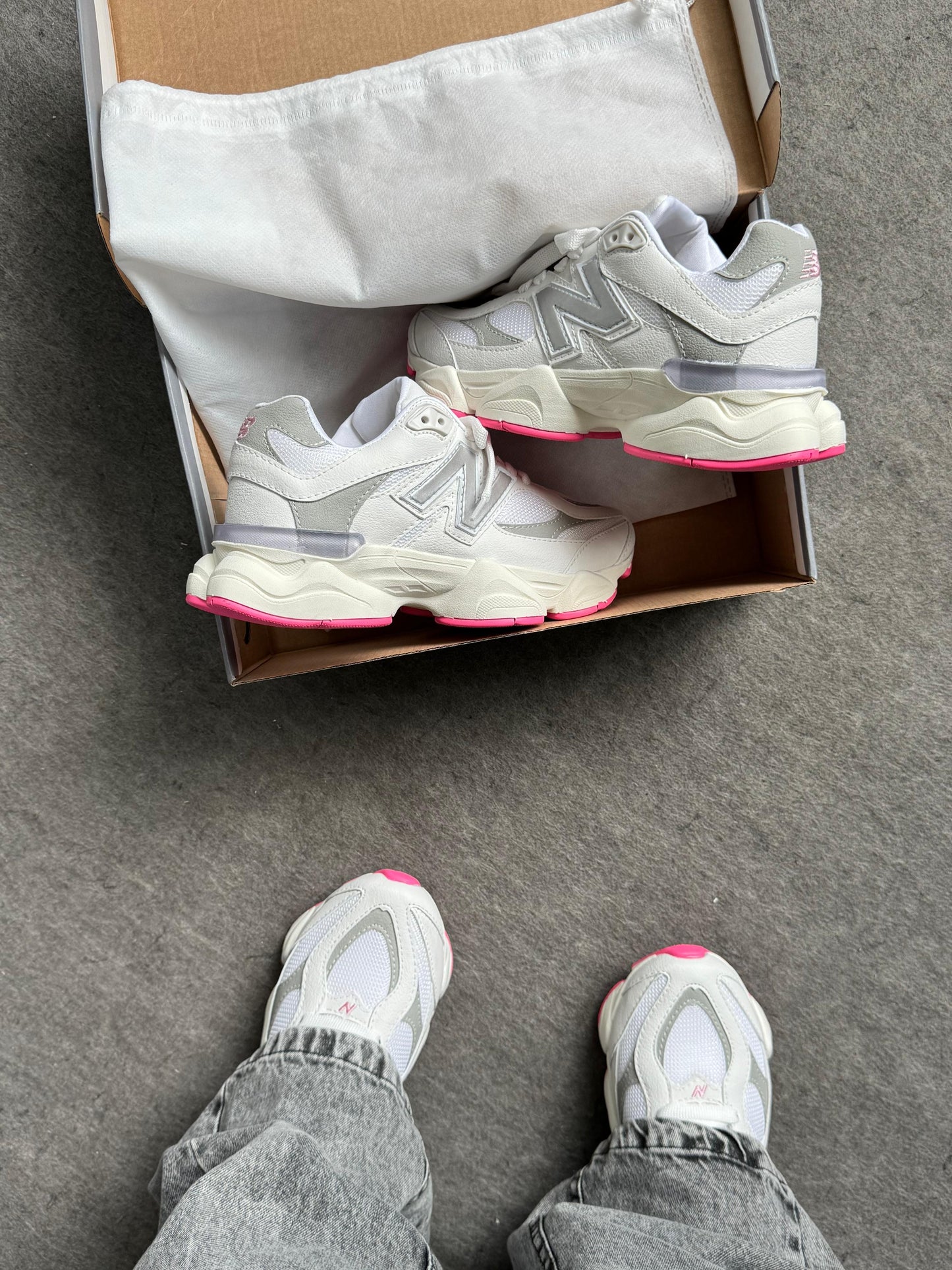 TÊNIS NEW BALANCE 9060 Branco e Rosa
