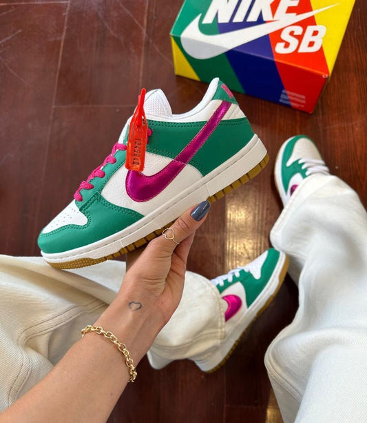 Tênis Nike Dunk Low