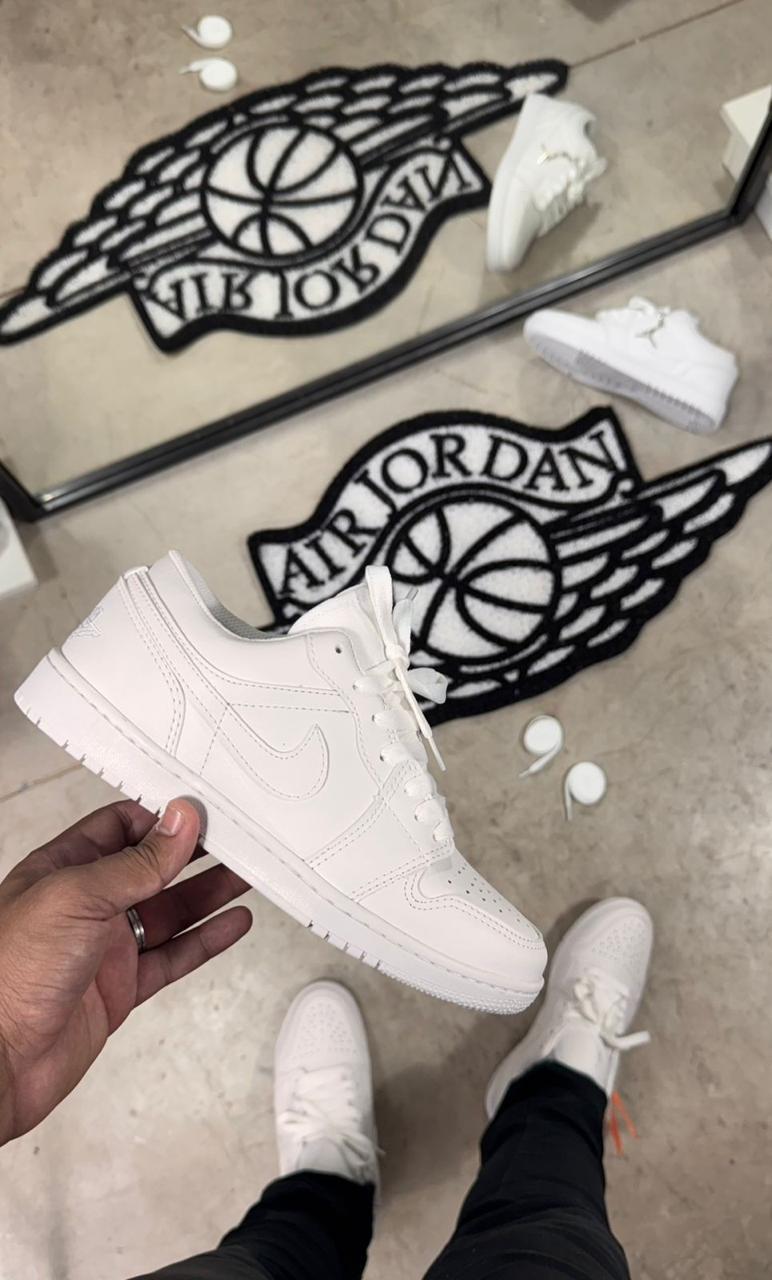 Tênis Jordan Low Branco