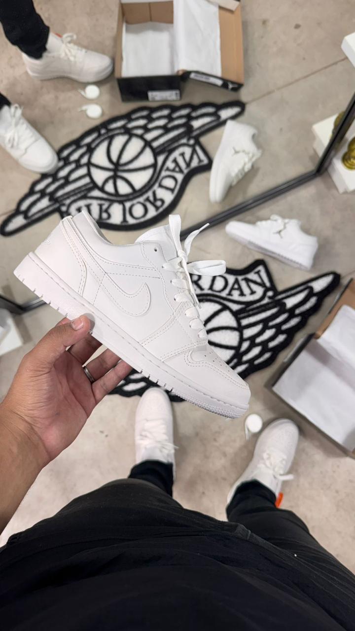 Tênis Jordan Low Branco