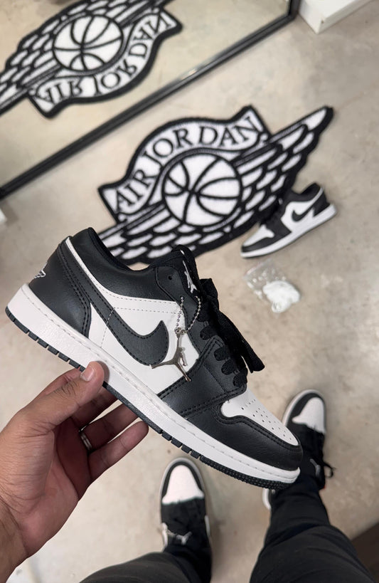 Tênis Jordan Low Preto e Branco
