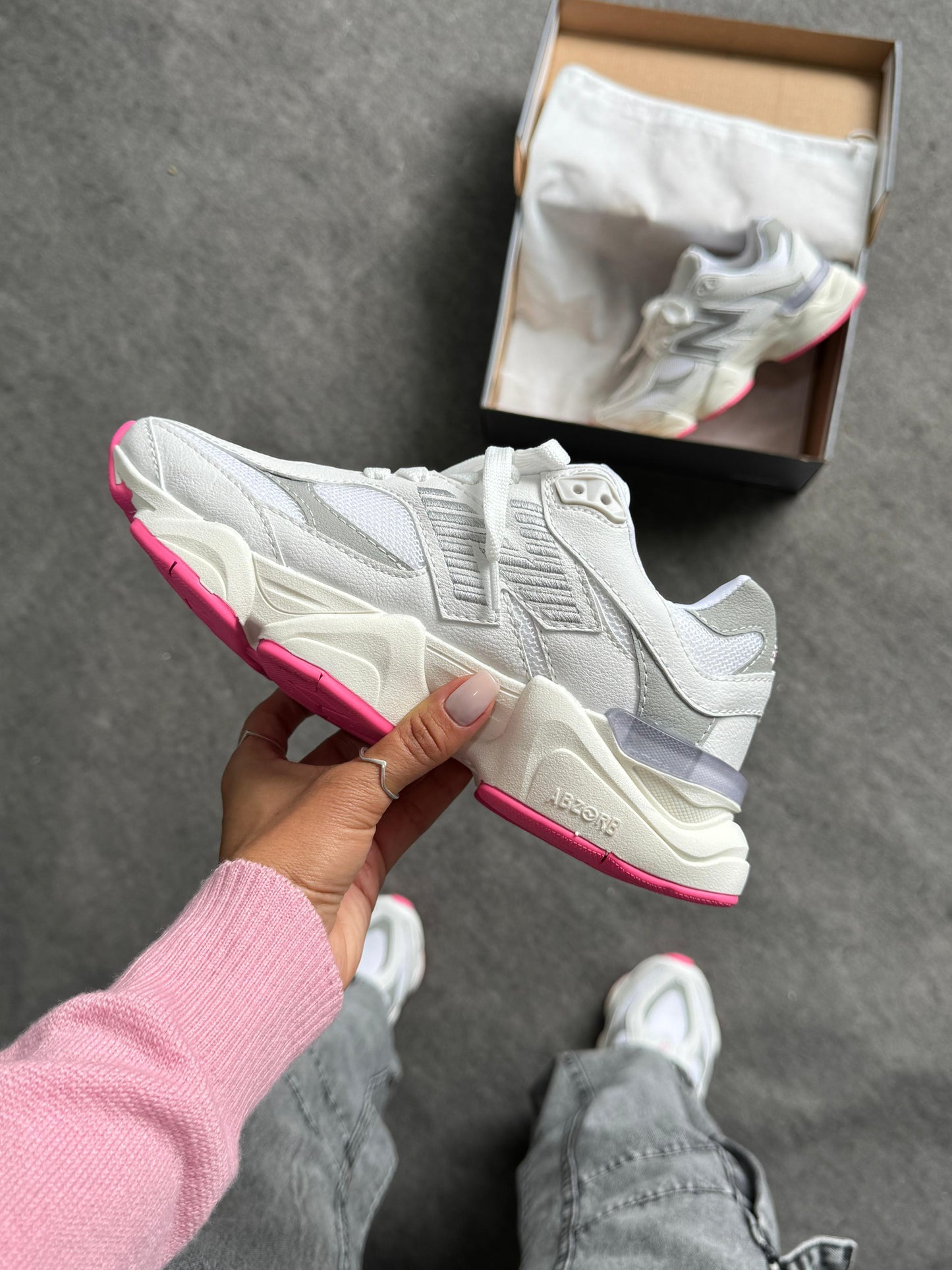 TÊNIS NEW BALANCE 9060 Branco e Rosa