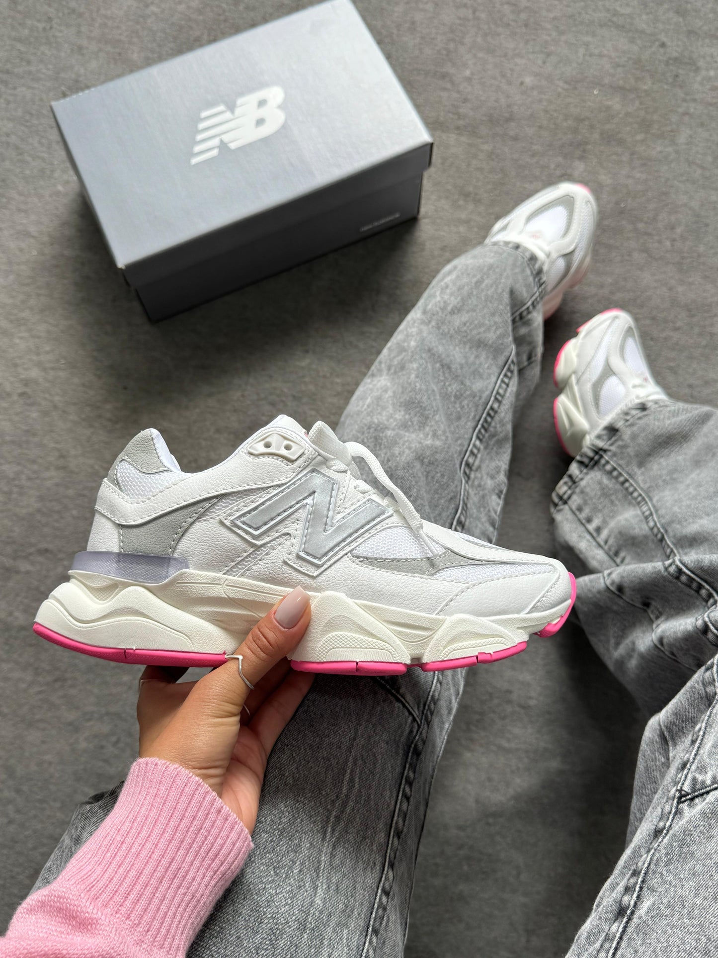 TÊNIS NEW BALANCE 9060 Branco e Rosa