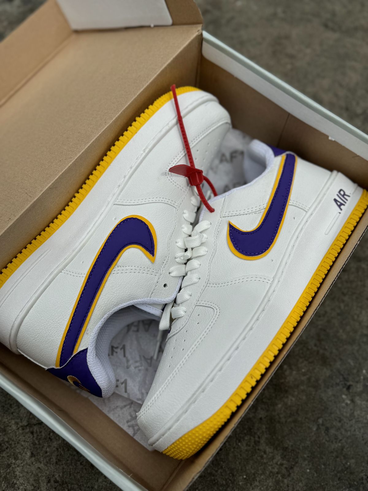 Tênis Nike Air Force 1 Lakers