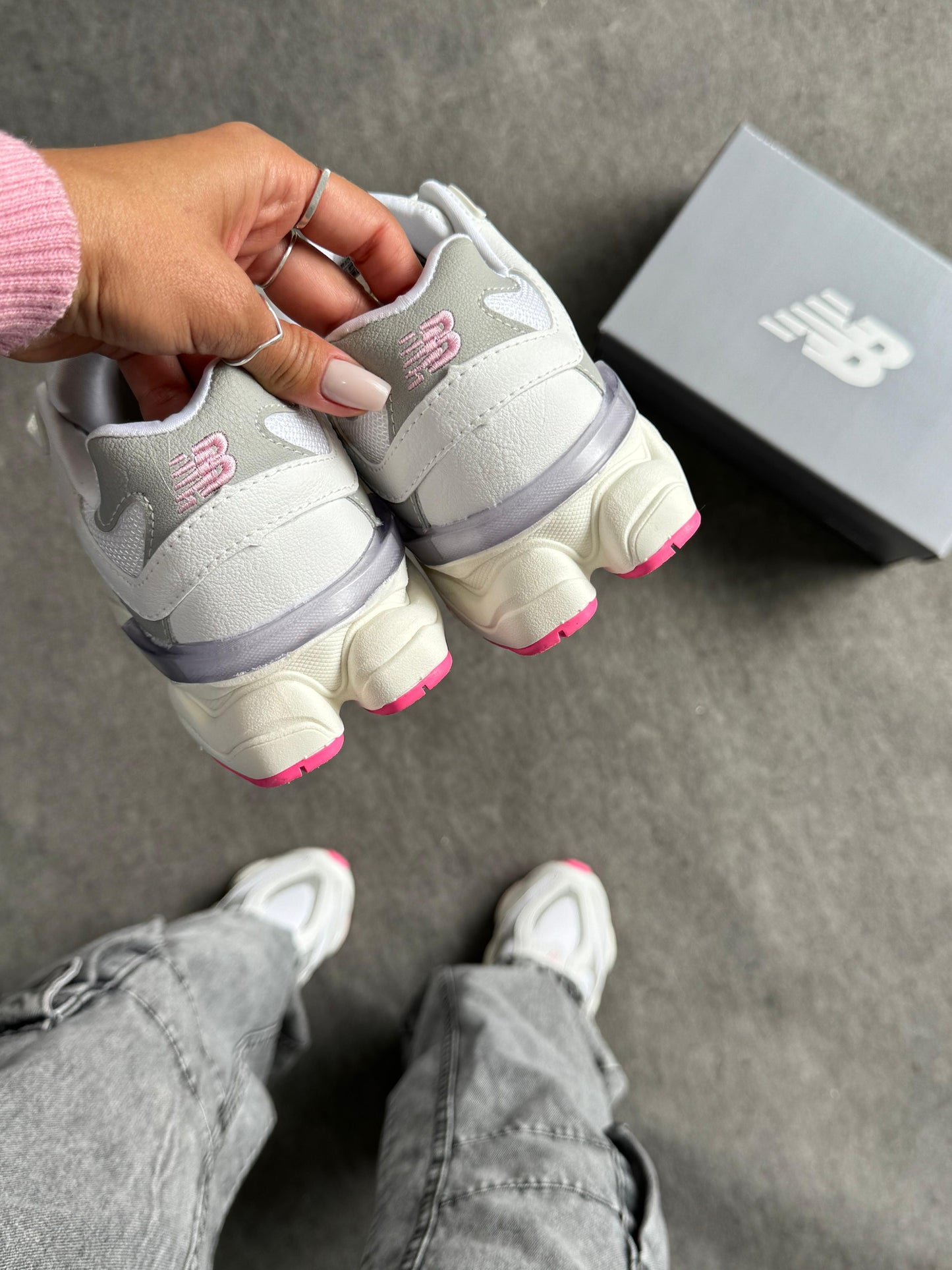 TÊNIS NEW BALANCE 9060 Branco e Rosa